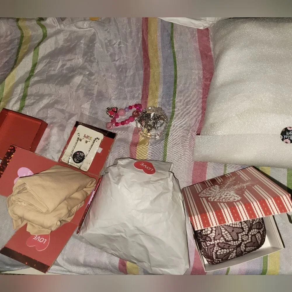 Surprise Handcrafted present box - Picture 2 of 10